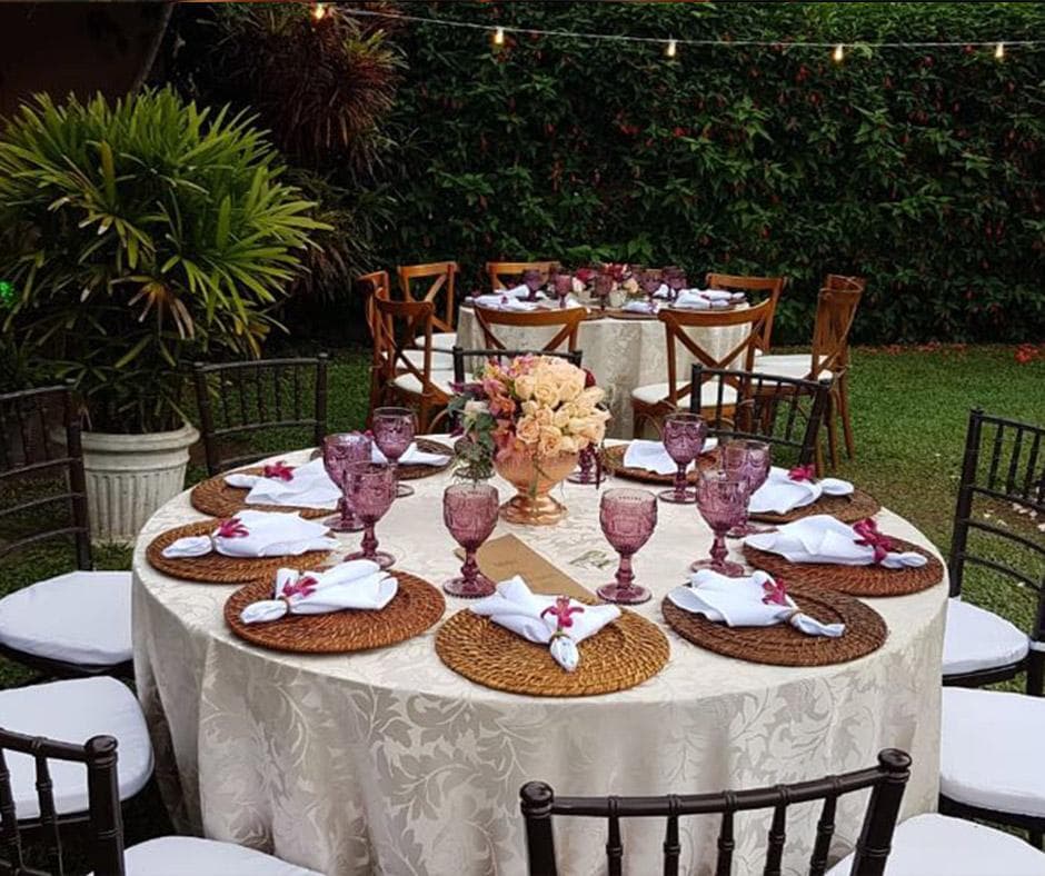 Imagem da galeria 4 de Aluguel Cadeira Katrina Cross