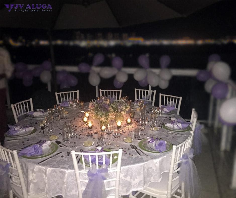 Imagem principal de Aluguel Conjunto de mesa redonda com 10 cadeiras Tiffany branca